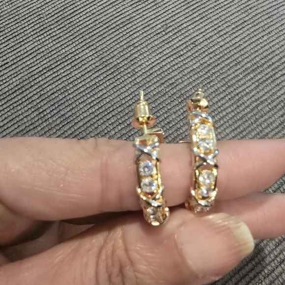 21kgp Dubai Jewelry - Gold Crystal Hoop Earrings - Picture 5 of 7